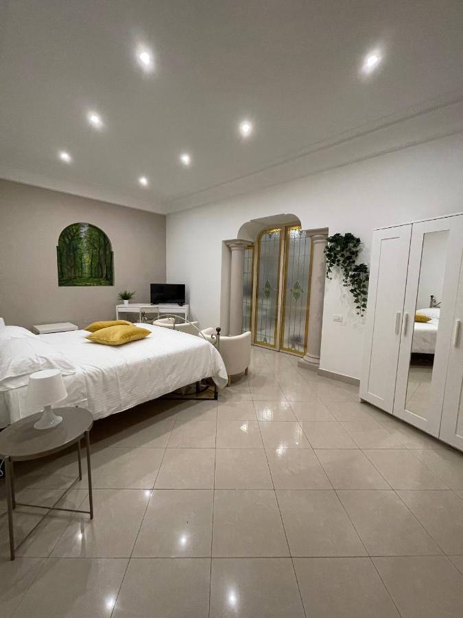 Napule E ... Hotel Nápoly Kültér fotó