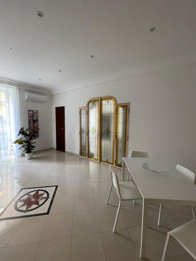 Napule E ... Hotel Nápoly Kültér fotó