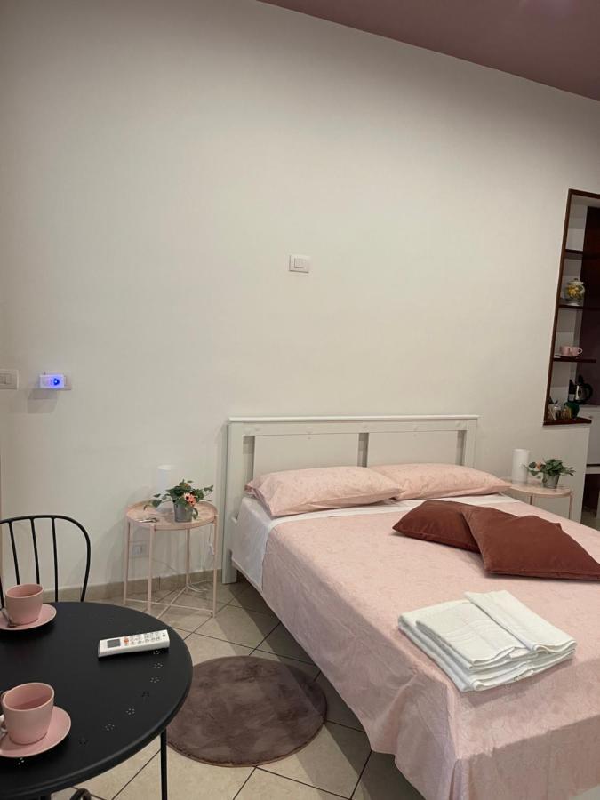 Napule E ... Hotel Nápoly Kültér fotó