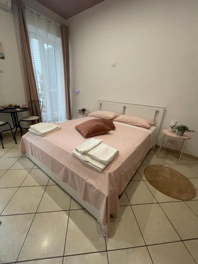 Napule E ... Hotel Nápoly Kültér fotó